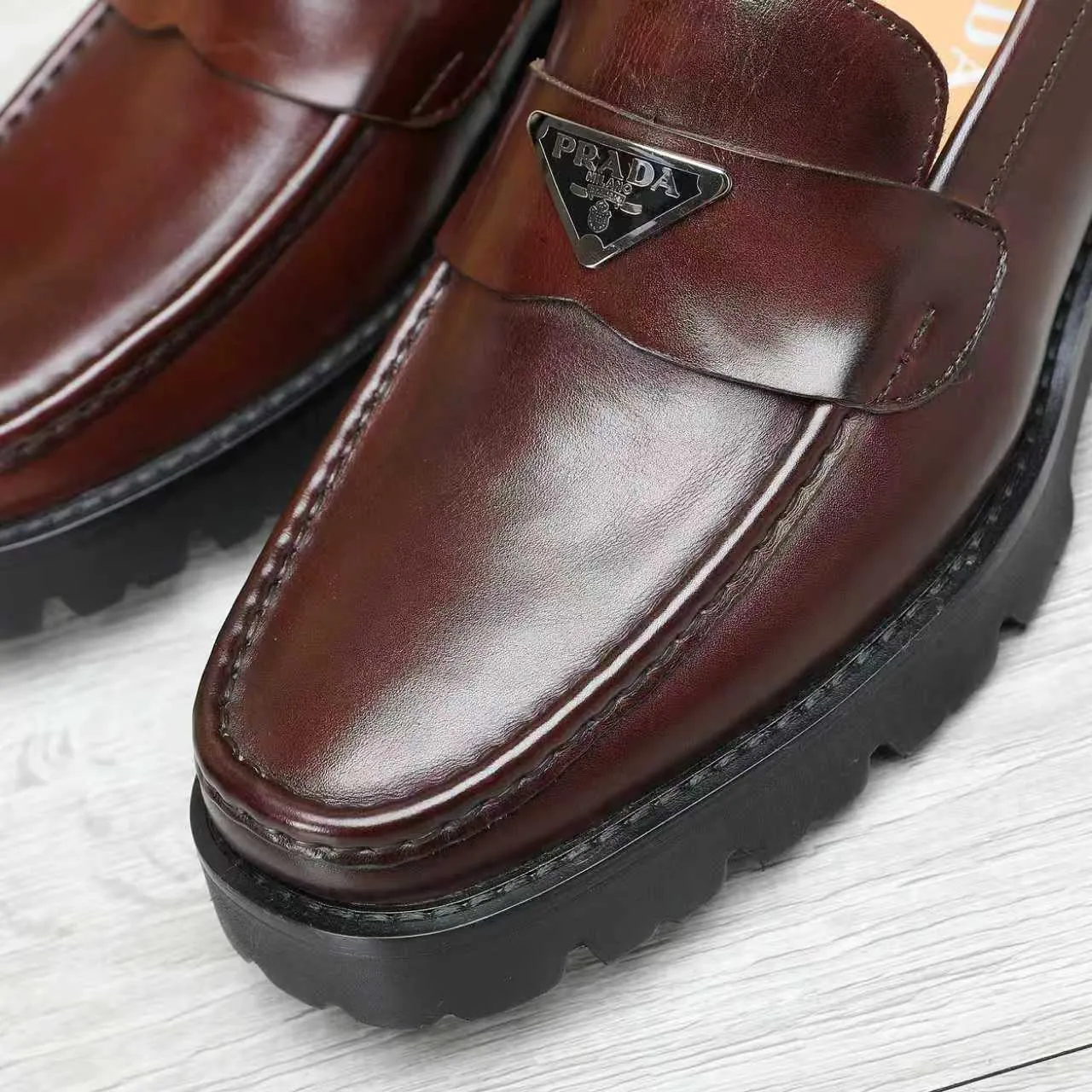 Men's shoes 💰540 💰💰🎩🎩【Prada】Counter 1:1⬆️original reproduction, absolute quality🆗original outsole, high-quality imported rubber, wear-resistant and non-slip, never degummed, upper material: imported first-layer cowhide➕anti-slip foam outsole, official website material, inner material: water-dyed leather lining, 6 colors available! Code number 38-45